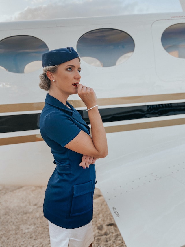 Assistente di volo, Come diventare hostess di volo